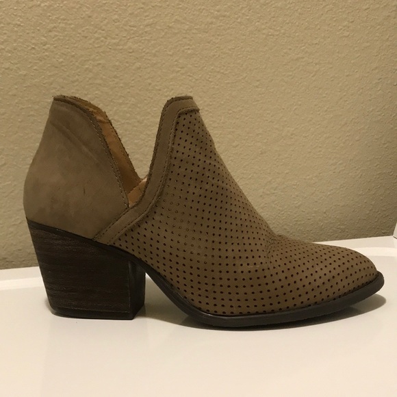 Steve Madden booties! - Picture 5 of 6